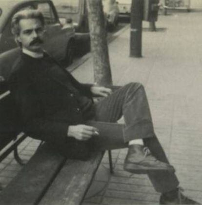 El poeta SAntiago Sylvester, en 1983.
