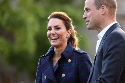 El pasado mes de abril, los duques de Cambridge celebraron el décimo aniversario de boda. En la imagen, durante su visita al palacio de Holyrood, en Edimburgo.