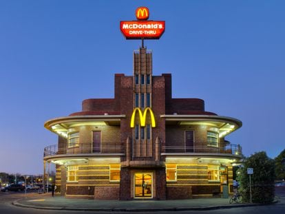 Hermoso ejemplo de un Mcdonalds 'art deco' en Clifton Hill, Melbourne, Australia.