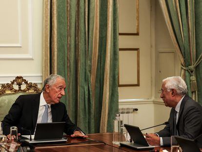 El presidente de Portugal, Marcelo Rebelo de Sousa, a la izquierda, conversaba con António Costa durante el Consejo de Estado celebrado el jueves en el palacio de Belém.