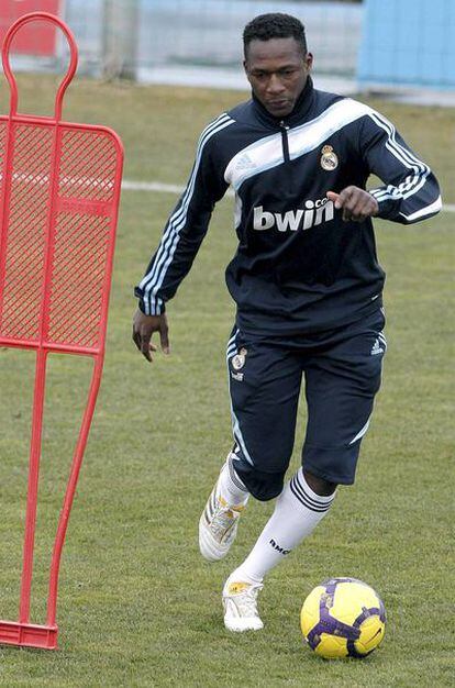 Mahamadou Diarra durante un entrenamiento con el Real Madrid.