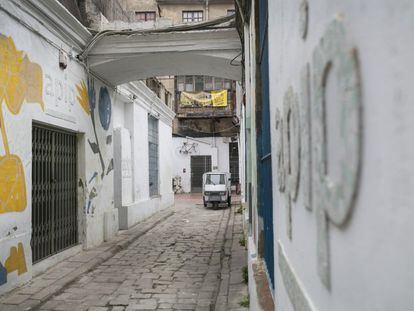 Uno de los patios interiores de la antigua f&aacute;brica construida en 1833