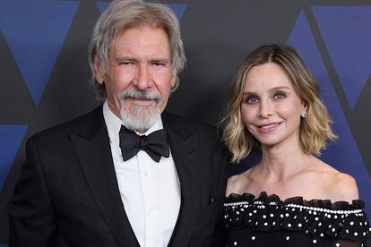 Harrison Ford 

67 años tenía el mítico intérprete de Indiana Jones o Han Solo cuando se casó en 2010 con la que fue su tercera esposa, la también intérprete Calista Flockhart (Ally McBeal). A pesar de los 22 años de diferencia entre años, han demostrado ser una de las parejas más consolidadas de Hollywood.