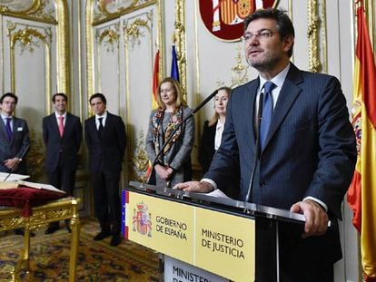 Rafael Catalá durante la toma de posesión del abogado general del Estado.