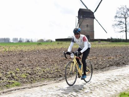 Pedro Delgado, durante la Par&iacute;s-Roubaix Challenge.
