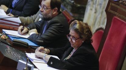La alcaldesa de Valencia, Rita Barberá, durante el pleno celebrado este viernes.