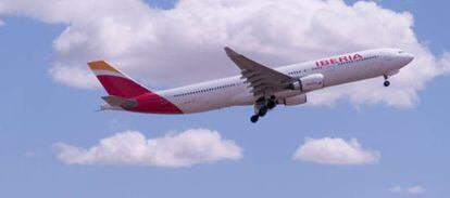 Un avión A330-200 con la imagen de Iberia