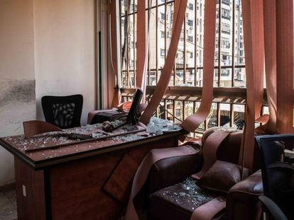 Las oficinas del centro de prensa de Hezbolá en la periferia de Beirut este domingo tras el ataque israelí con drones.