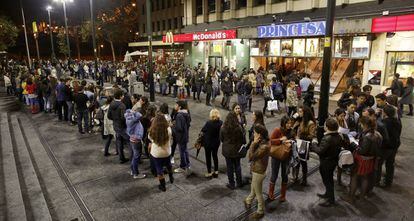 Colas ante una sala madrile&ntilde;a en una anterior edici&oacute;n de la Fiesta del Cine. 