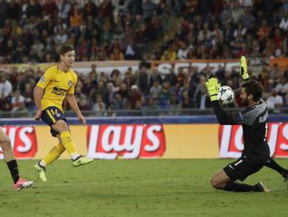 El portero de la Roma evita el gol en una decena de ocasiones claras de los rojiblancos y el Atlético termina empatando en Roma