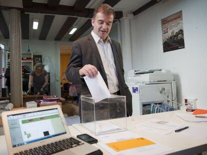 Alfred Bosch, en el momento de votar en las primarias.