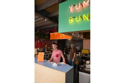En Yum bun empezaron en Broadway Market en 2010 y ahora venden sus celebrados y deliciosos bollitos al vapor en mercadillos y eventos por todo Londres. Los hay de cerdo, pollo, setas, gambas, pato y abadejo.
