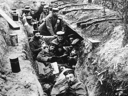 Soldados alemanes durante la cuarta batalla de Ypres, en octubre de 1918.