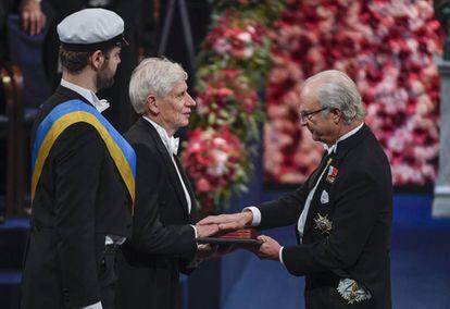 El Nobel de Física es entregado al británico, David J. Thouless.
