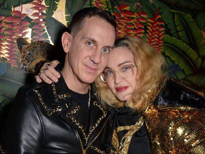 Jeremy Scott y Madonna en el lanzamiento de la colección de Moschino para H&M en Londres, el 6 de noviembre.