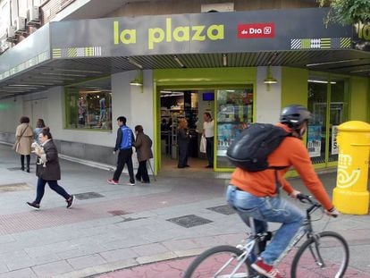 Una de las tiendas de La Plaza de Dia en Madrid.