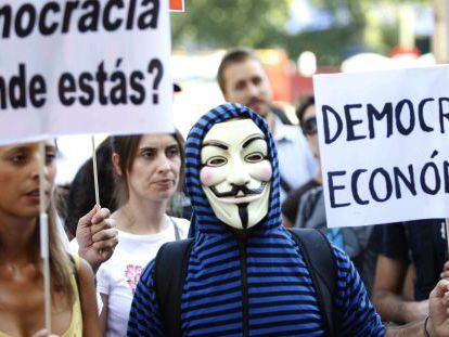 Indignados concentrados en la plaza de Neptuno.