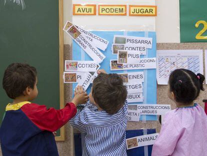 Tres alumnos de la escuela Reina Violant de Barcelona. 