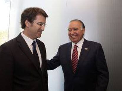 El presidente de la Xunta de Galicia, Alberto Nuñez Feijóo (i), junto al presidente del Comité Empresarial México-España, Valentín Díez Morodo (d), durante el encuentro que han mantenido hoy en un restaurante de Ciudad de México.