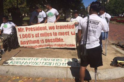 Emigrantes hondure&ntilde;os discapacitados inician ayuno ante la Casa Blanca
