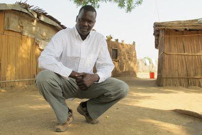 Jacob Akeck Deng, uno de los 27.000 niños perdidos durante la guerra civil de Sudán, en un poblado de Juba.