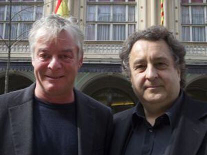 Los directores de orquesta Michael Boder, a la izquierda, y Josep Pons, frente al Teatro del Liceo.