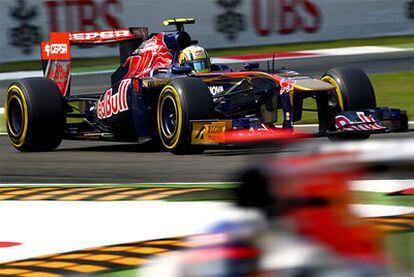 El piloto Jaime Alguersuari, de Toro Rosso, durante el Gran Premio de Italia.