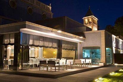 Terraza del restaurante Ferrero, by Paco Morales, en el hotel Ferrero de Bocairent (Valencia).