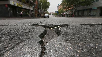 Desperfectos en la calle de Alcalá de Madrid.