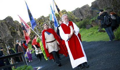 El alto sacerdote island&eacute;s, Hilmar Orn Hilmarsson, en una ceremonia en Reikiavik, en junio de 2012. 