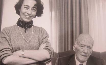Margarita Rivière amb el president de la Generalitat, Josep Tarradellas.
