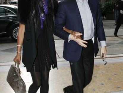 La modelo Naomi Campbell y su novio, el millonario ruso Vladislav Doronin, pasean por Milán en febrero pasado.