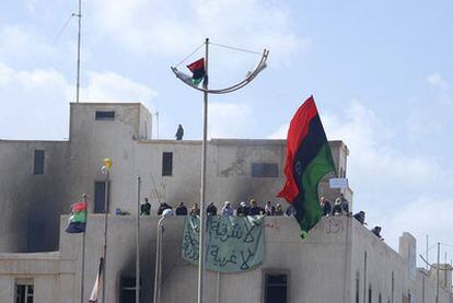 Foto de un ciudadano libio, difundida por AP, de las protestas en Bengasi de los últimos días