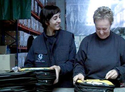 Laura de Pedro (izquierda) y Asun Aguinaco, en una imagen de <i>Nevando voy.</i>