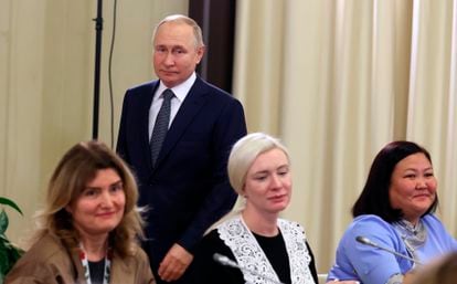 Putin, a su llegada a la reunión con las madres de los militares rusos enviados a Ucrania.