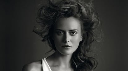La modelo lleva un top de BCBG.