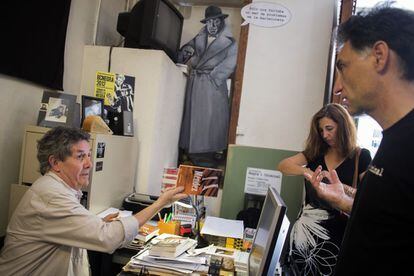 Paco Camarasa ha anunciat el tancament de la llibreria Negra y Criminal.