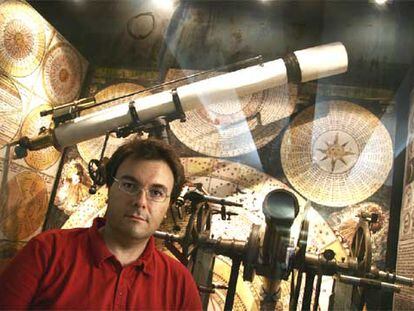 Alberto Fernández Soto, en el departamento de Astronomía de la Universidad de Valencia.