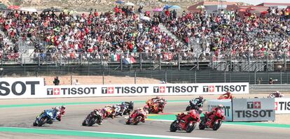 Salida de la carrera de MotoGP en Alcañiz, que recibió a 13.578 espectadores.