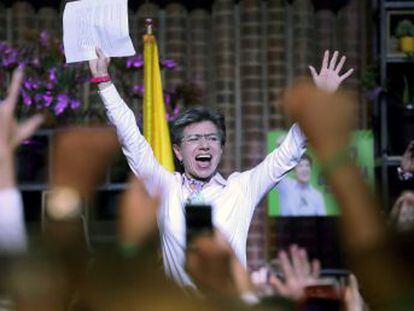 Claudia López se convierte en la primera alcaldesa de la capital de Colombia elegida en las urnas. El independiente Daniel Quintero barre en la tierra del expresidente Uribe