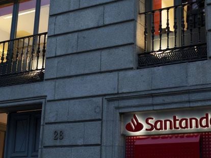 Una oficina de banca privada de Banco Santander, Madrid.