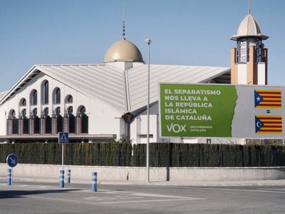 Imagen de la mezquita de Palafruguell utilizada por Vox en su campaña #StopIslamización en las redes sociales