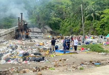 Police and forensic agents search a landfill in search of the remains of the Colombian Edwin Arrieta, presumably murdered by the Spanish Daniel Sancho.