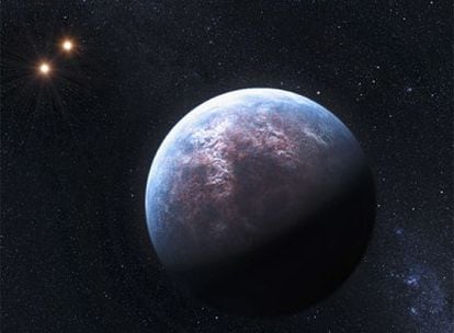 Recreación de un exoplaneta y la doble estrella sobre la que gira.