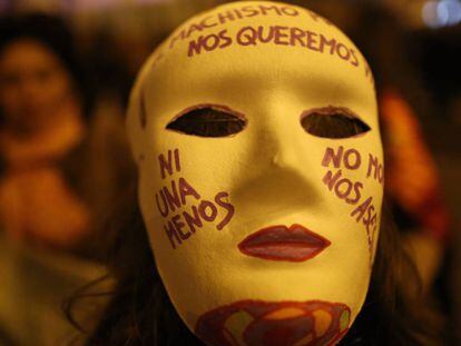 Caretas contra la violencia de g&eacute;nero en el D&iacute;a Internacional de la Mujer, en Madrid.