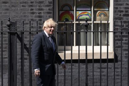 El primer ministro del Reino Unido, Boris Johnson, este viernes enfrente de su residencia en Downing Street.