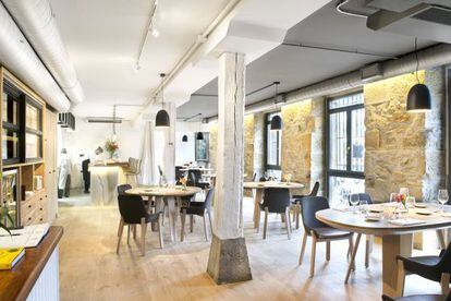 El restaurante Mina de Bilbao cuenta con seis mesas y una barra con ocho comensales.