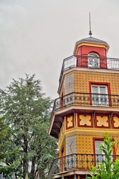 Torre de la casa de la Giraldilla, uno de los edificios más llamativos de Liérganes.