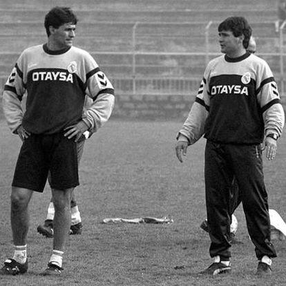 Míchel (a la izquierda) y Camacho, entonces ayudante de Alfredo di Stéfano en el Madrid, en 1990.