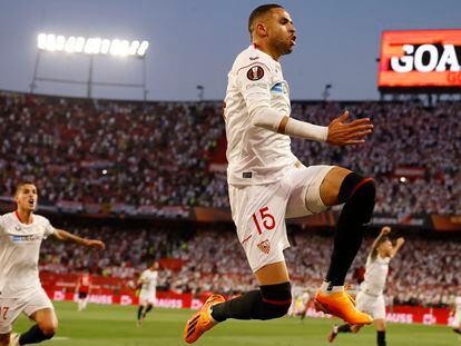 En-Nesyri celebra el primer gol del Sevilla ante el Manchester United